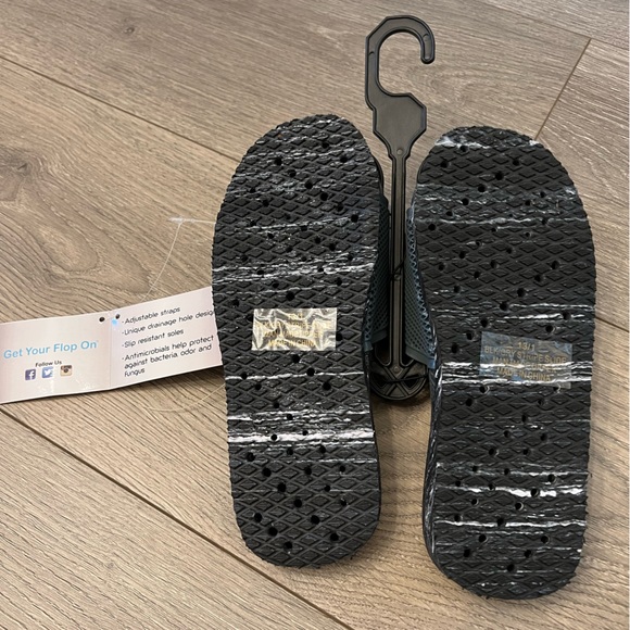 NWT Showaflops Slide Sandals - Picture 2 of 3